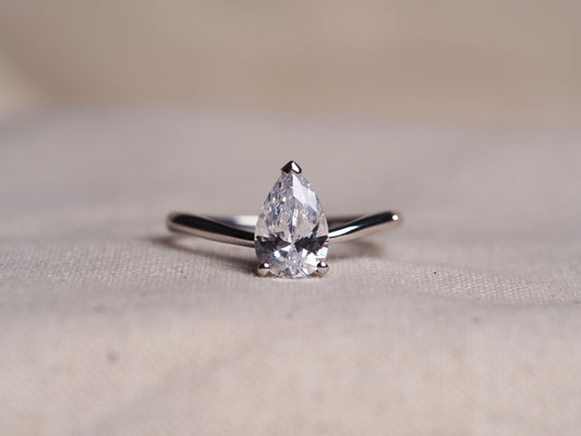 0.73ct Pear cut diamond engagement ring